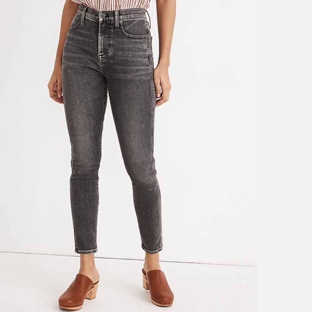 Madewell 10 inch high rise skinny crop.